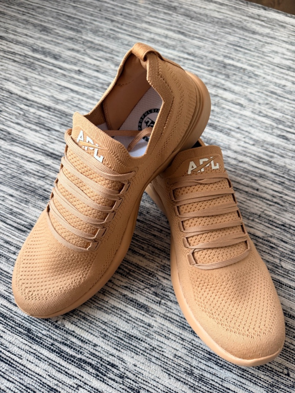 New APL Techloom Breeze 10.5 M Tan Knit Men's Athletic Sneakers Running Shoes